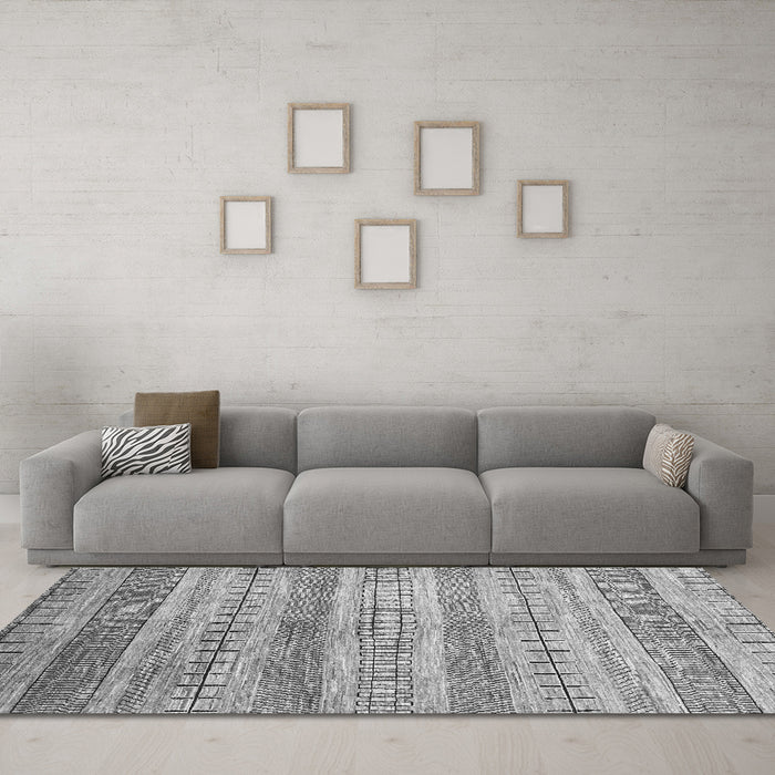 Machine Washable Abstract Gray Contemporary Rug in a Living Room,, wshcon328gry