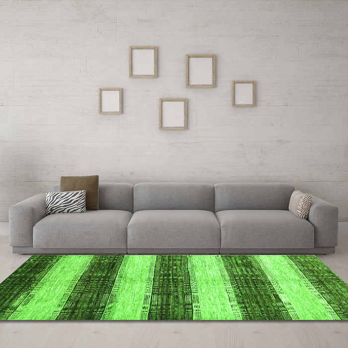 Machine Washable Abstract Green Contemporary Area Rugs in a Living Room,, wshcon330grn