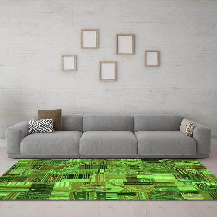 Machine Washable Patchwork Green Transitional Area Rugs in a Living Room,, wshcon337grn