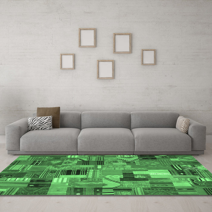 Machine Washable Patchwork Emerald Green Transitional Area Rugs in a Living Room,, wshcon337emgrn