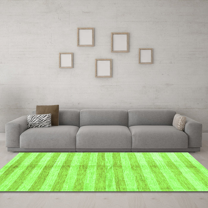 Machine Washable Abstract Green Contemporary Area Rugs in a Living Room,, wshcon346grn