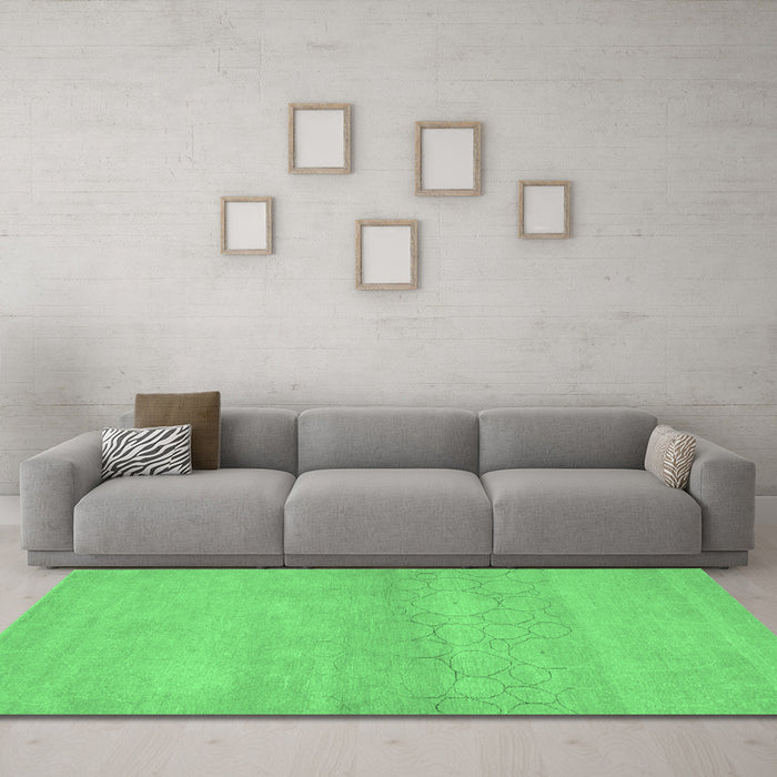 Machine Washable Abstract Emerald Green Contemporary Area Rugs in a Living Room,, wshcon357emgrn