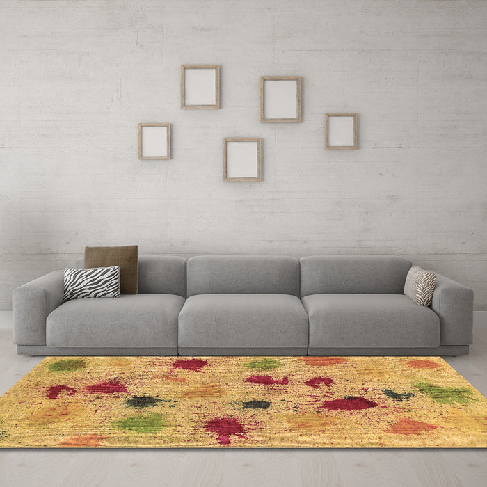 Machine Washable Abstract Brown Contemporary Rug in a Living Room,, wshcon366brn