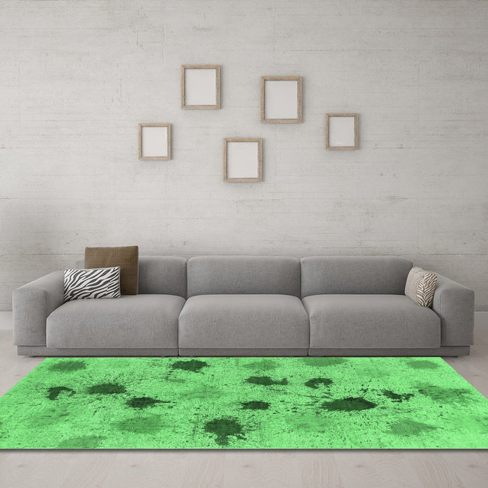 Machine Washable Abstract Emerald Green Contemporary Area Rugs in a Living Room,, wshcon366emgrn
