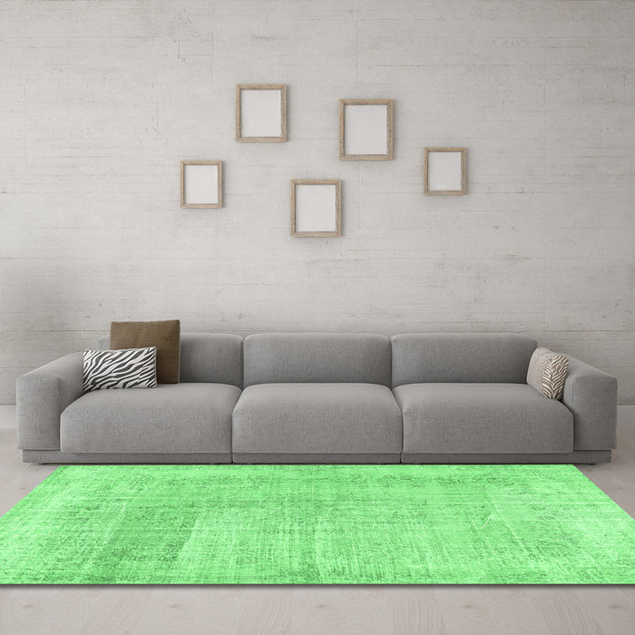 Machine Washable Abstract Emerald Green Contemporary Area Rugs in a Living Room,, wshcon367emgrn