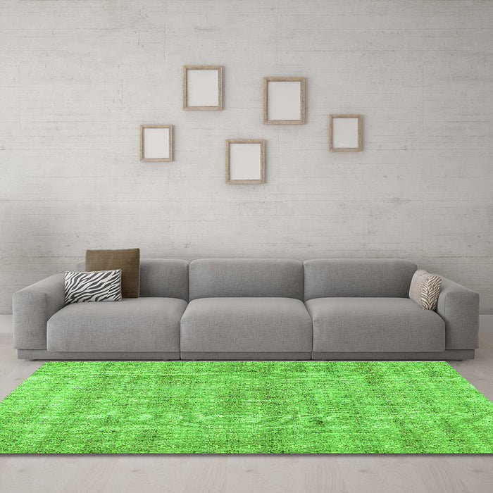 Machine Washable Abstract Green Contemporary Area Rugs in a Living Room,, wshcon369grn