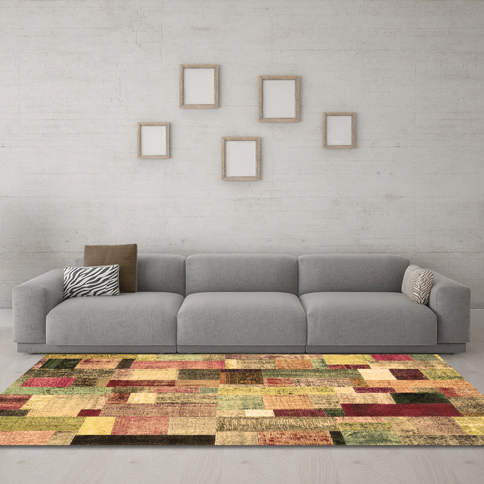 Machine Washable Patchwork Brown Transitional Rug in a Living Room,, wshcon372brn