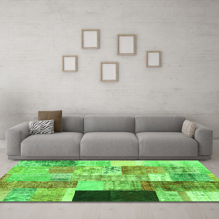 Machine Washable Patchwork Green Transitional Area Rugs in a Living Room,, wshcon373grn