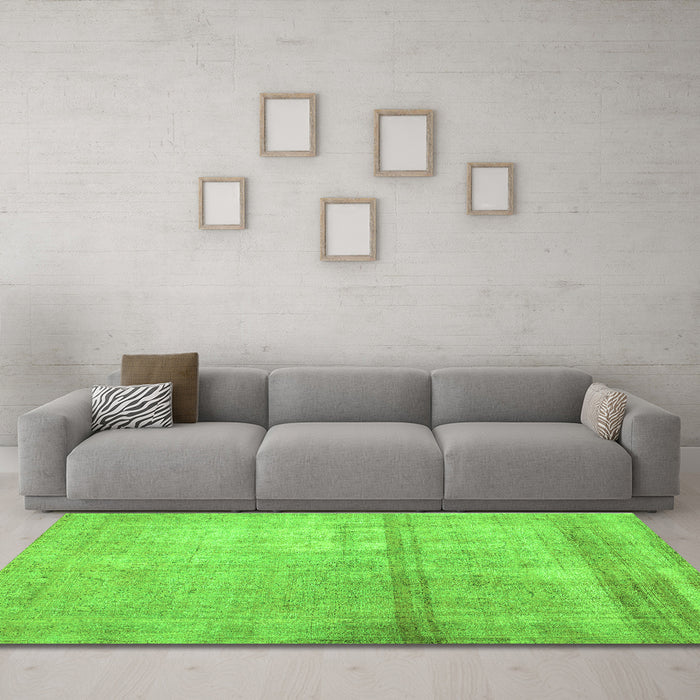 Machine Washable Abstract Green Contemporary Area Rugs in a Living Room,, wshcon376grn