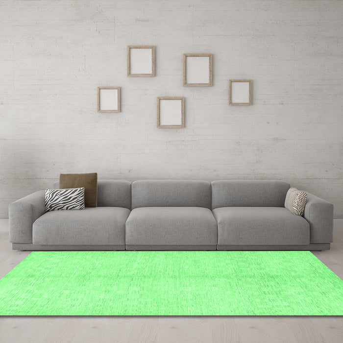 Machine Washable Solid Emerald Green Modern Area Rugs in a Living Room,, wshcon377emgrn