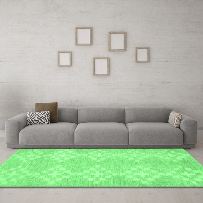 Machine Washable Solid Emerald Green Modern Area Rugs in a Living Room,, wshcon385emgrn