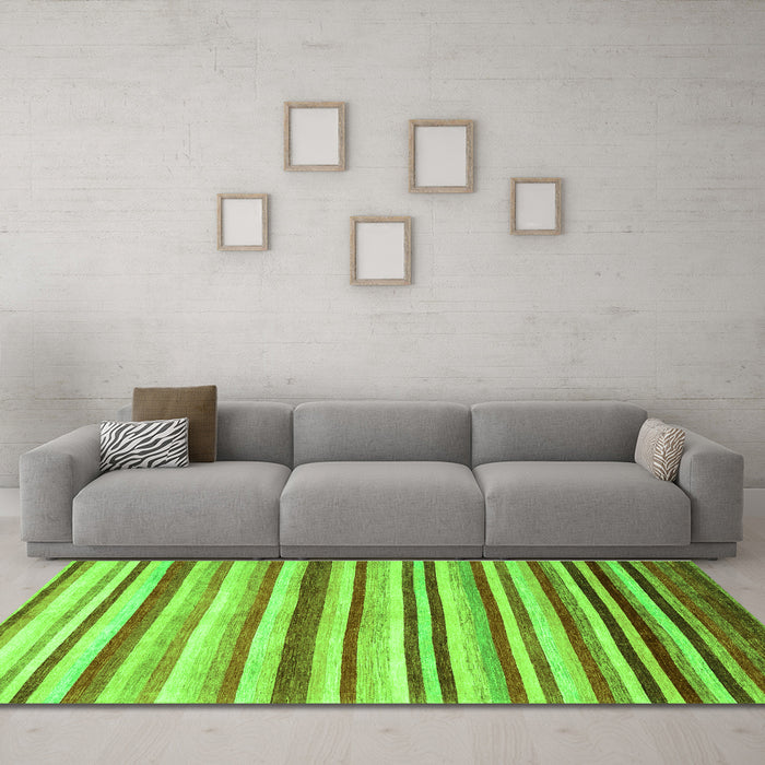 Machine Washable Abstract Green Contemporary Area Rugs in a Living Room,, wshcon386grn