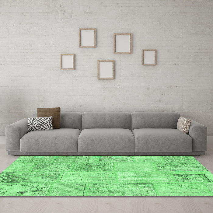 Machine Washable Patchwork Emerald Green Transitional Area Rugs in a Living Room,, wshcon397emgrn