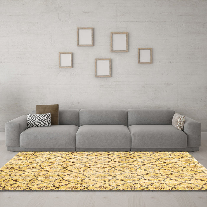 Machine Washable Abstract Brown Contemporary Rug in a Living Room,, wshcon398brn