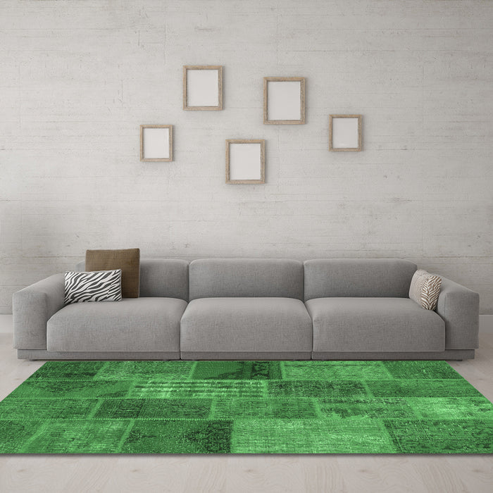 Machine Washable Patchwork Emerald Green Transitional Area Rugs in a Living Room,, wshcon399emgrn