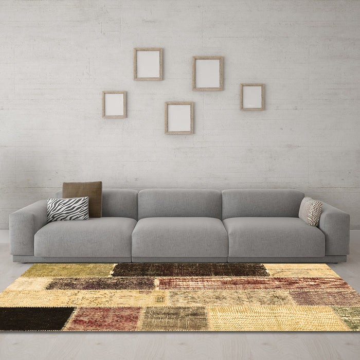 Machine Washable Patchwork Brown Transitional Rug in a Living Room,, wshcon404brn