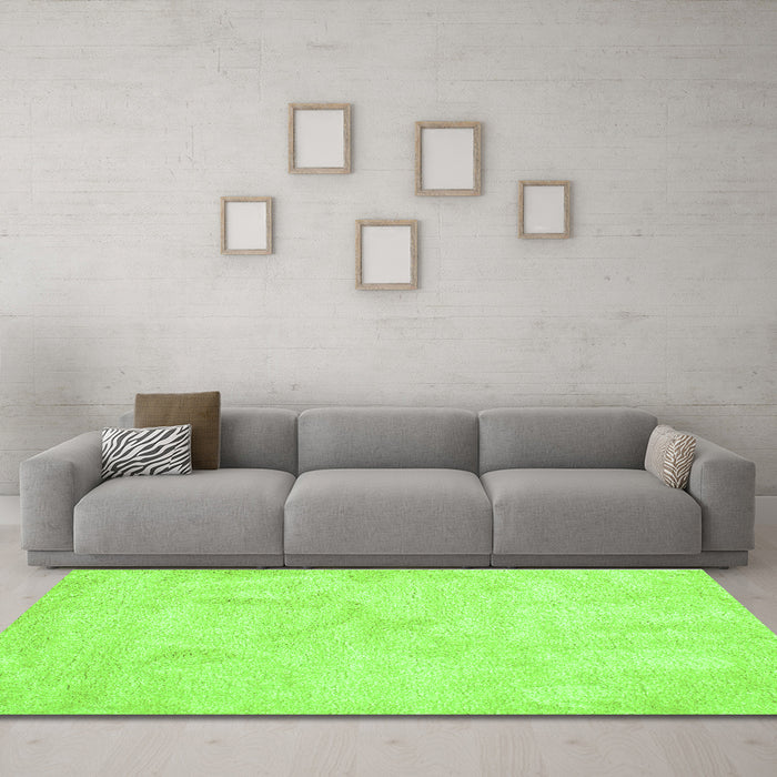 Machine Washable Abstract Green Contemporary Area Rugs in a Living Room,, wshcon407grn