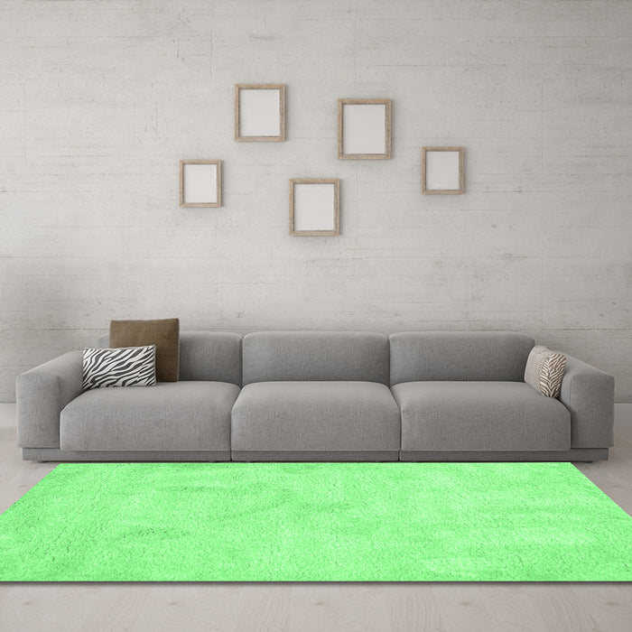 Machine Washable Abstract Emerald Green Contemporary Area Rugs in a Living Room,, wshcon407emgrn