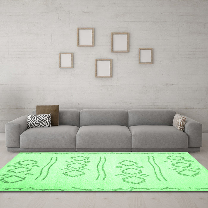 Machine Washable Solid Emerald Green Modern Area Rugs in a Living Room,, wshcon409emgrn