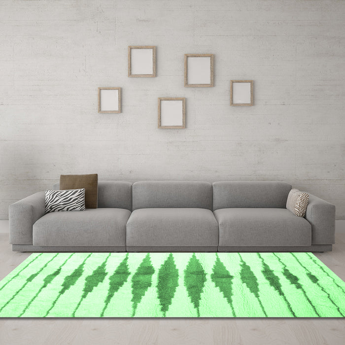 Machine Washable Solid Emerald Green Modern Area Rugs in a Living Room,, wshcon410emgrn