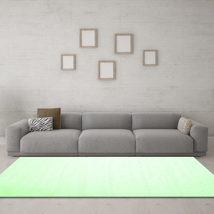 Machine Washable Solid Green Modern Area Rugs in a Living Room,, wshcon414grn