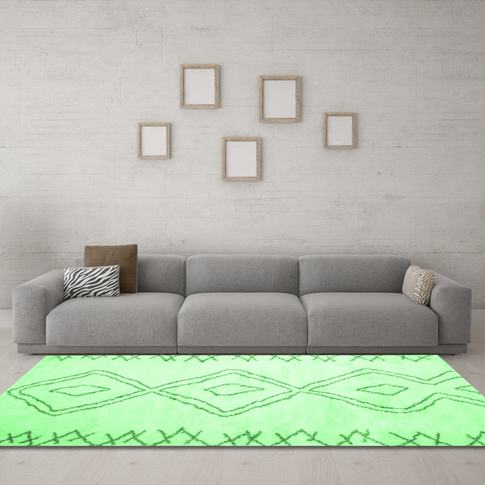 Machine Washable Solid Emerald Green Modern Area Rugs in a Living Room,, wshcon416emgrn