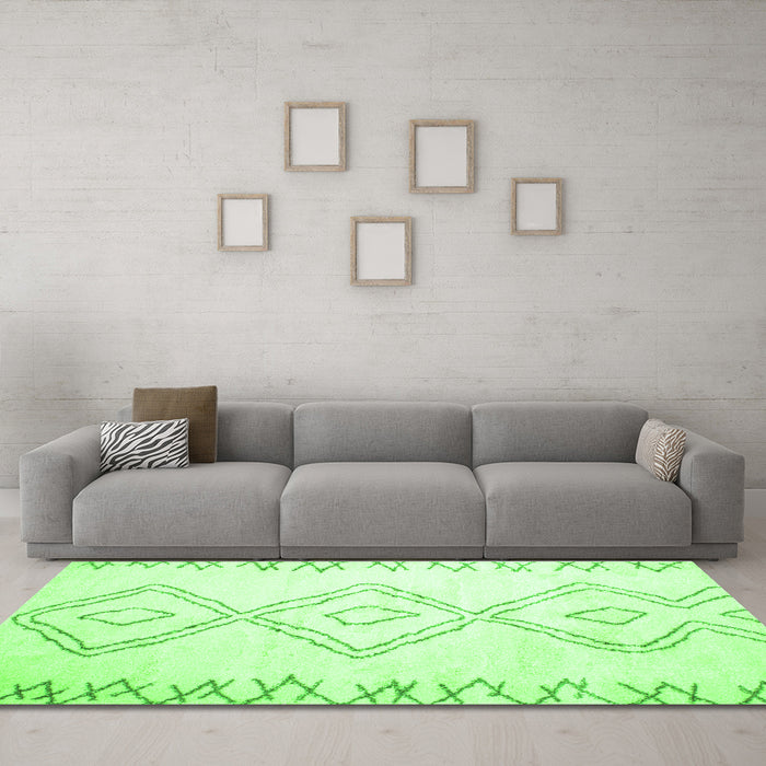 Machine Washable Solid Green Modern Area Rugs in a Living Room,, wshcon416grn