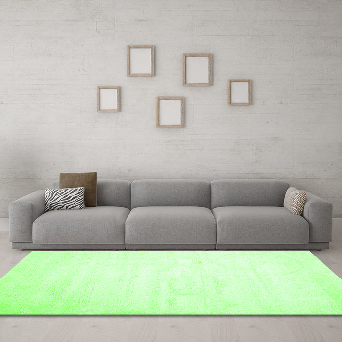 Machine Washable Solid Green Modern Area Rugs in a Living Room,, wshcon417grn