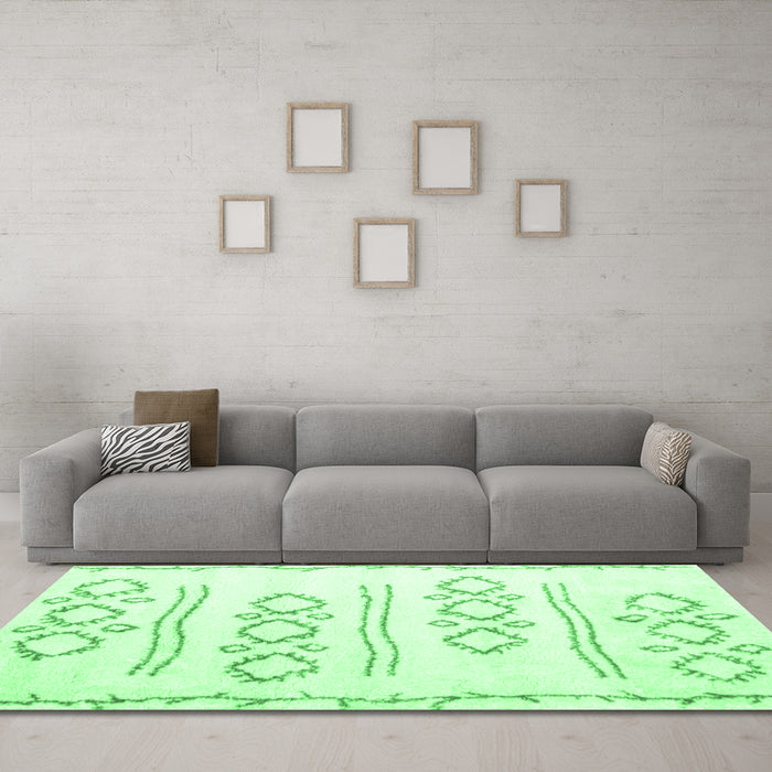 Machine Washable Solid Emerald Green Modern Area Rugs in a Living Room,, wshcon429emgrn