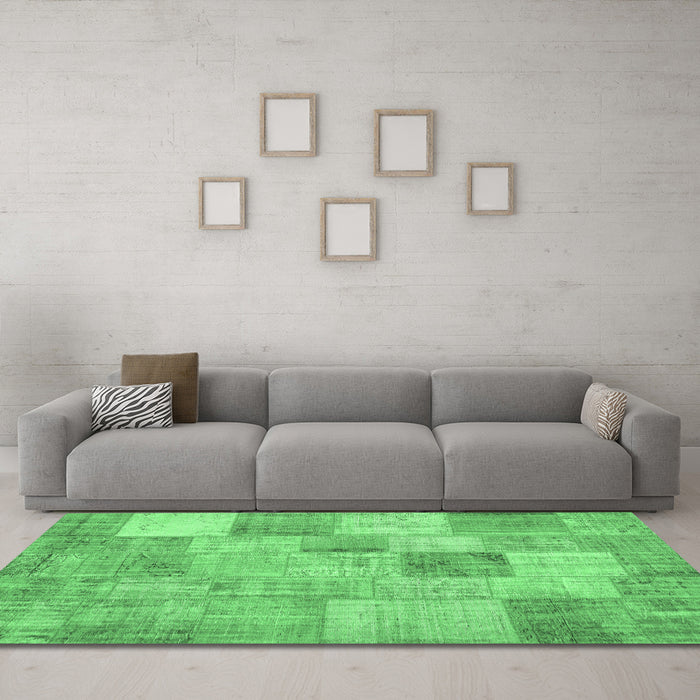Machine Washable Patchwork Emerald Green Transitional Area Rugs in a Living Room,, wshcon434emgrn