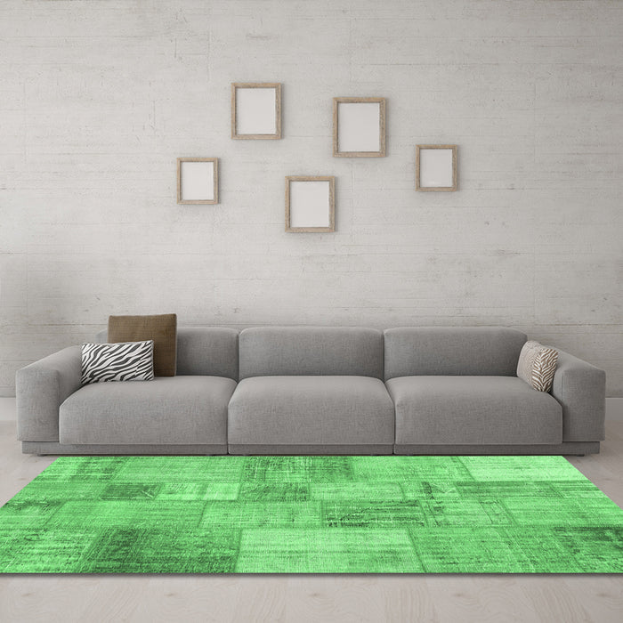 Machine Washable Patchwork Emerald Green Transitional Area Rugs in a Living Room,, wshcon435emgrn
