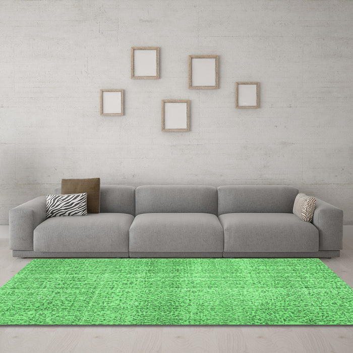 Machine Washable Abstract Emerald Green Contemporary Area Rugs in a Living Room,, wshcon439emgrn