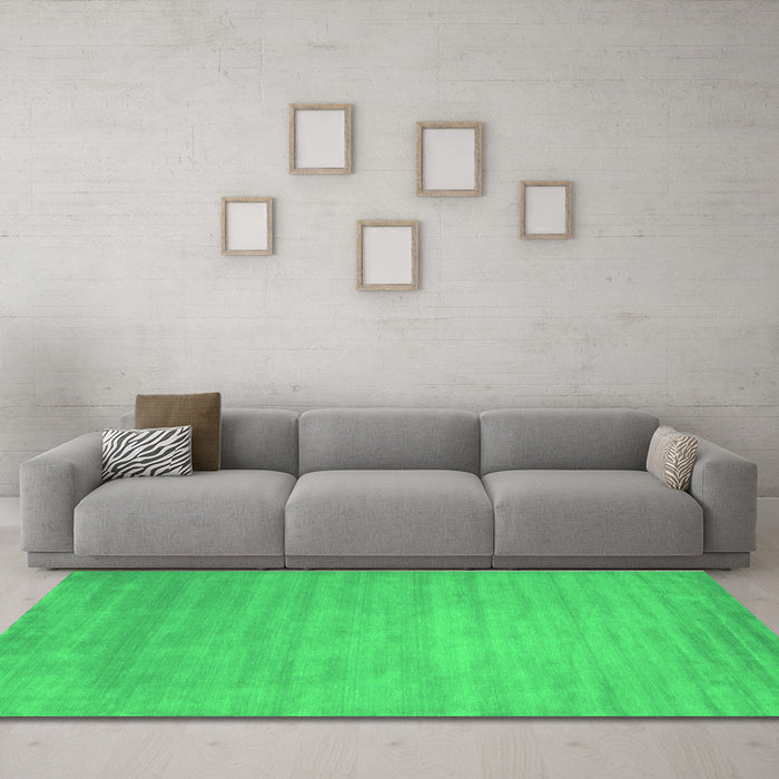 Machine Washable Abstract Green Contemporary Area Rugs in a Living Room,, wshcon43grn