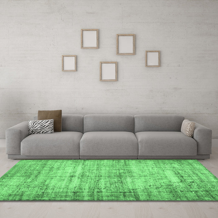 Machine Washable Abstract Emerald Green Contemporary Area Rugs in a Living Room,, wshcon441emgrn