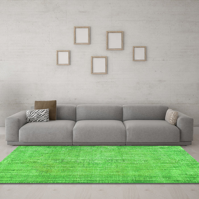 Machine Washable Abstract Green Contemporary Area Rugs in a Living Room,, wshcon444grn