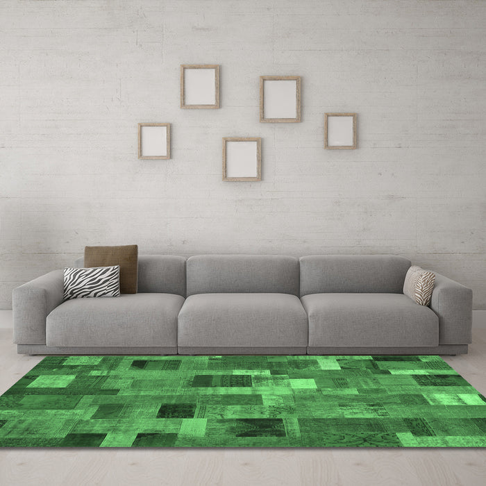 Machine Washable Patchwork Emerald Green Transitional Area Rugs in a Living Room,, wshcon445emgrn