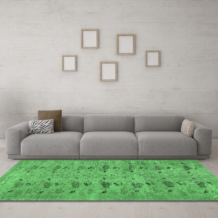 Machine Washable Abstract Emerald Green Contemporary Area Rugs in a Living Room,, wshcon446emgrn