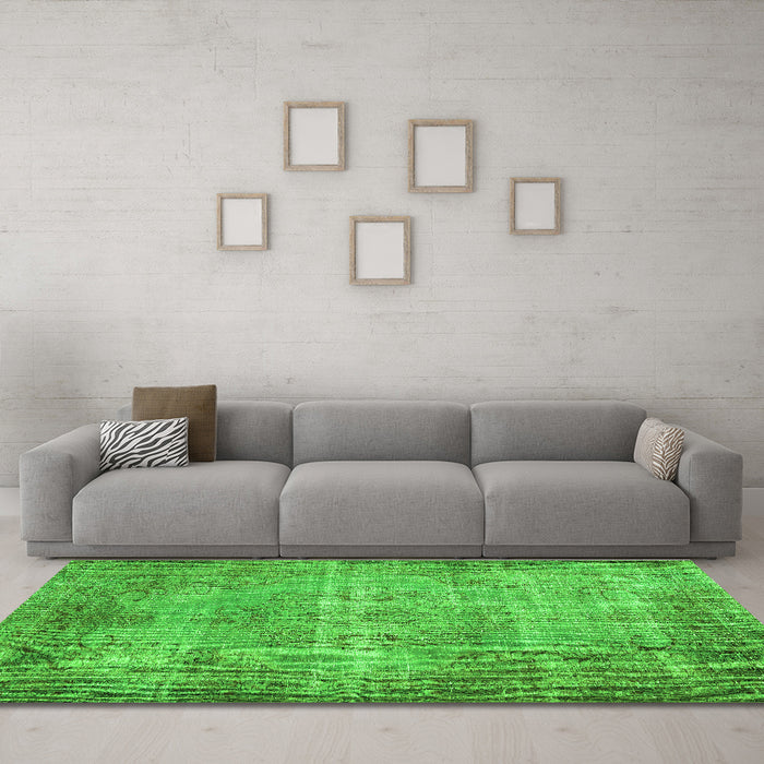 Machine Washable Abstract Green Contemporary Area Rugs in a Living Room,, wshcon448grn
