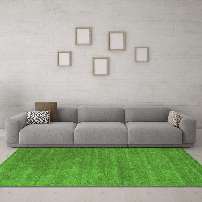 Machine Washable Abstract Green Contemporary Area Rugs in a Living Room,, wshcon44grn