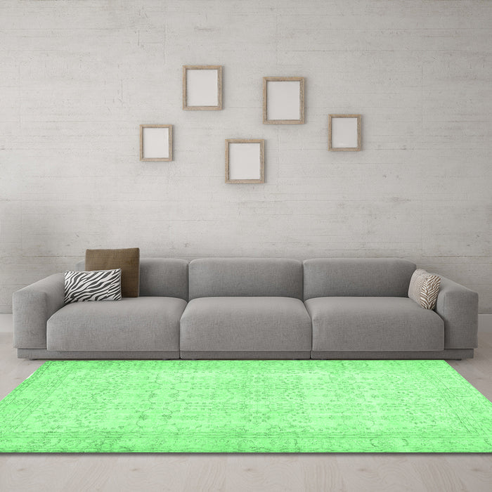 Machine Washable Abstract Emerald Green Contemporary Area Rugs in a Living Room,, wshcon450emgrn