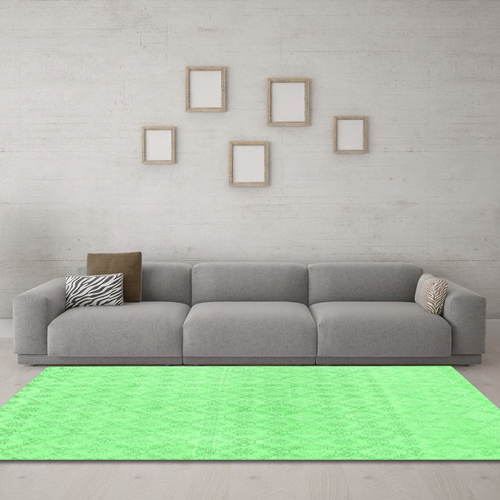 Machine Washable Abstract Emerald Green Contemporary Area Rugs in a Living Room,, wshcon451emgrn