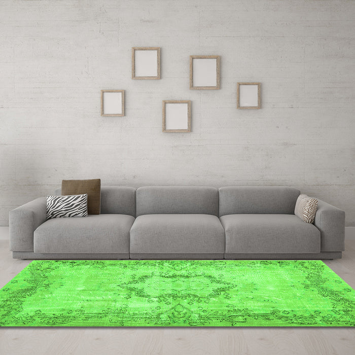 Machine Washable Abstract Green Contemporary Area Rugs in a Living Room,, wshcon454grn