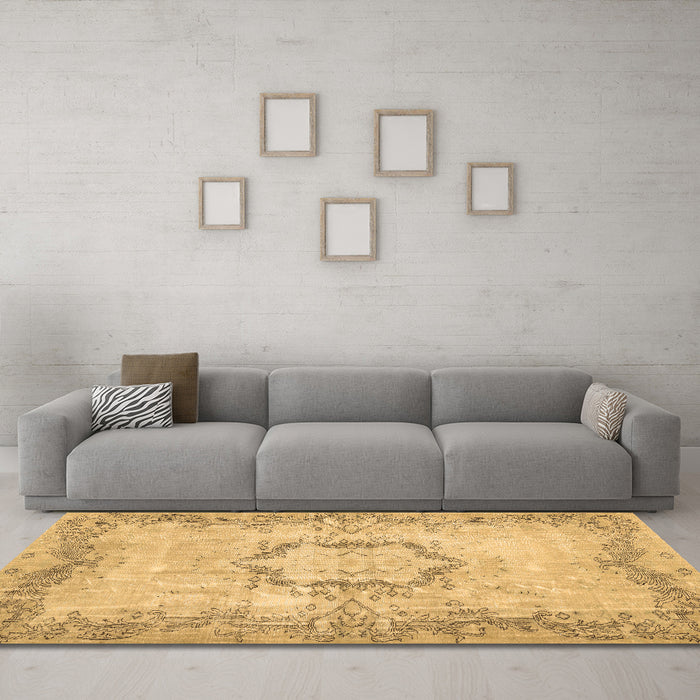 Machine Washable Abstract Brown Contemporary Rug in a Living Room,, wshcon454brn
