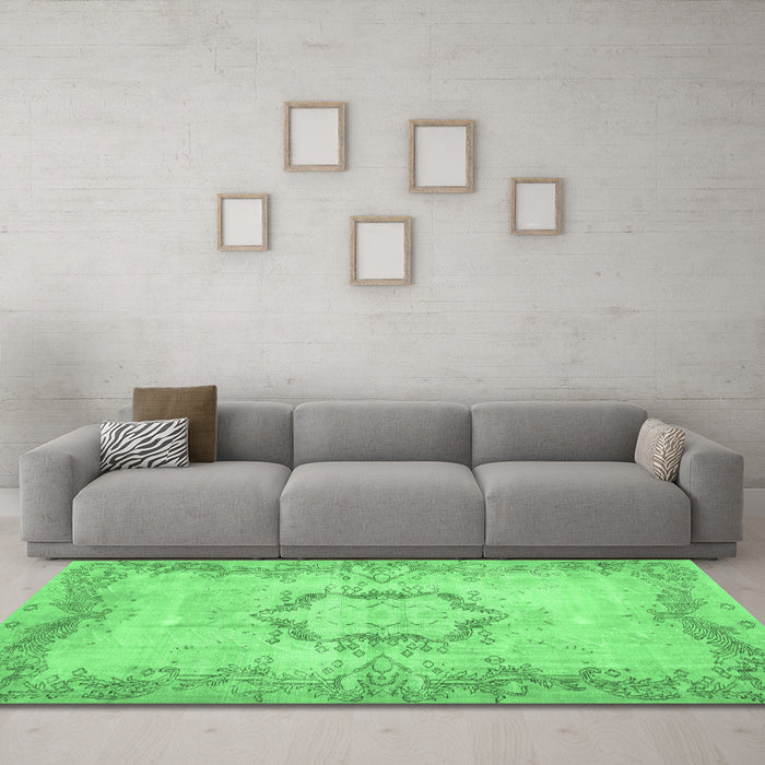 Machine Washable Abstract Emerald Green Contemporary Area Rugs in a Living Room,, wshcon454emgrn
