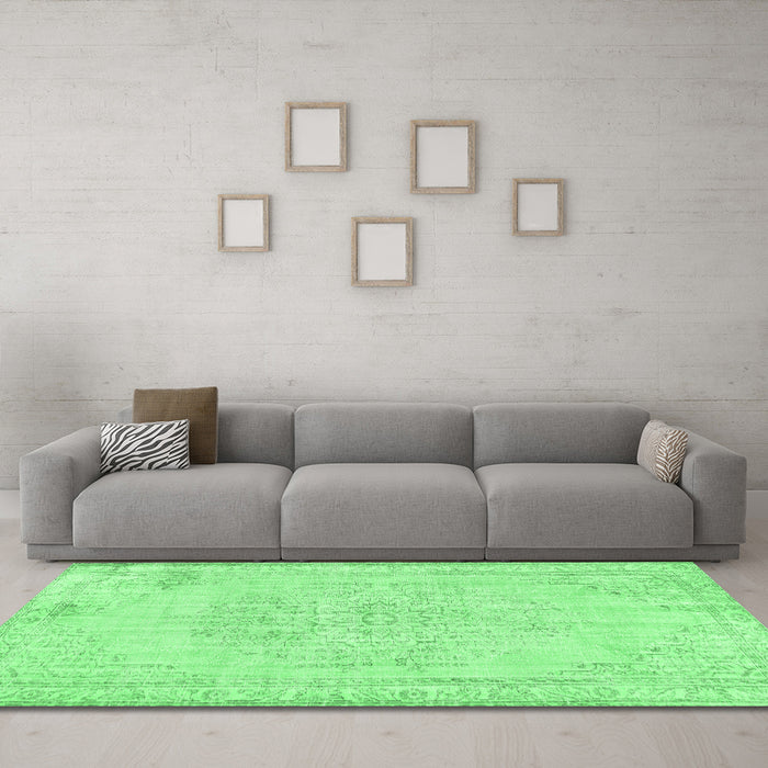 Machine Washable Abstract Emerald Green Contemporary Area Rugs in a Living Room,, wshcon455emgrn