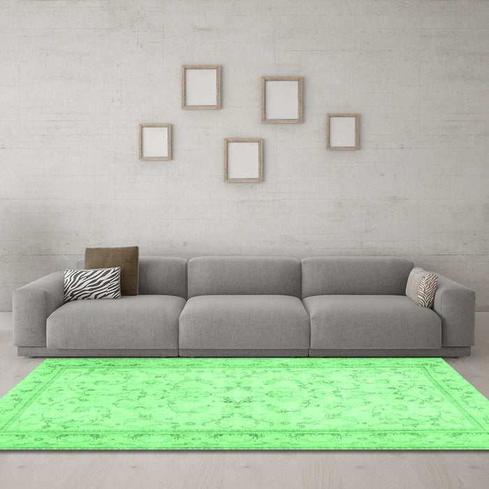 Machine Washable Abstract Emerald Green Contemporary Area Rugs in a Living Room,, wshcon460emgrn