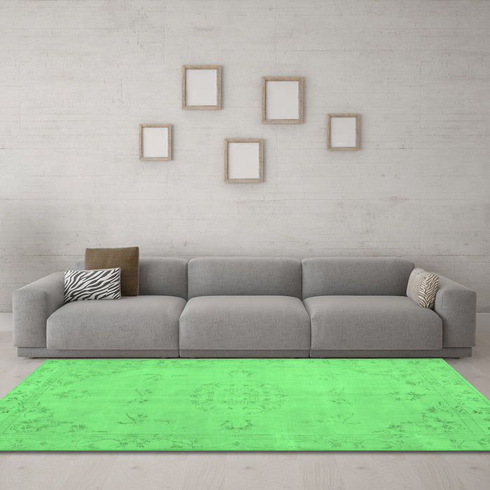 Machine Washable Abstract Emerald Green Contemporary Area Rugs in a Living Room,, wshcon462emgrn