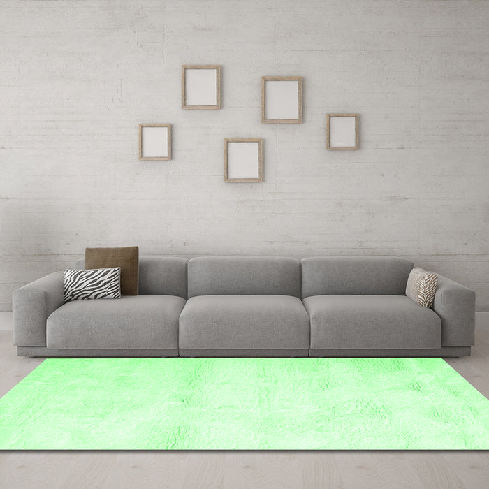 Machine Washable Solid Emerald Green Modern Area Rugs in a Living Room,, wshcon466emgrn