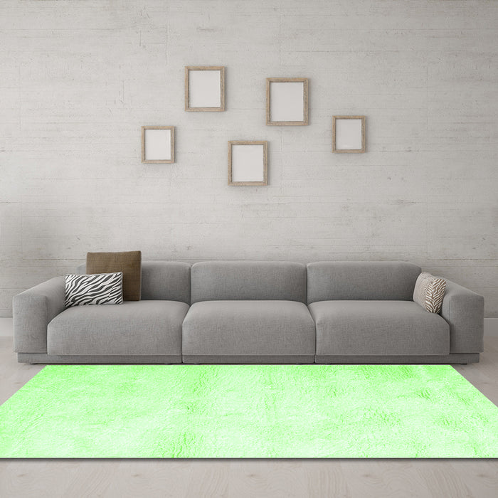Machine Washable Solid Green Modern Area Rugs in a Living Room,, wshcon466grn