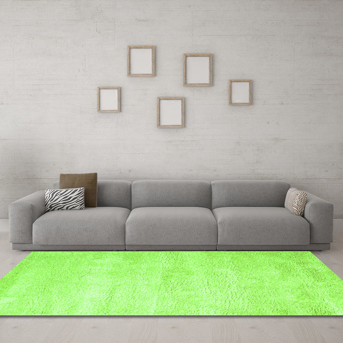 Machine Washable Abstract Green Contemporary Area Rugs in a Living Room,, wshcon470grn